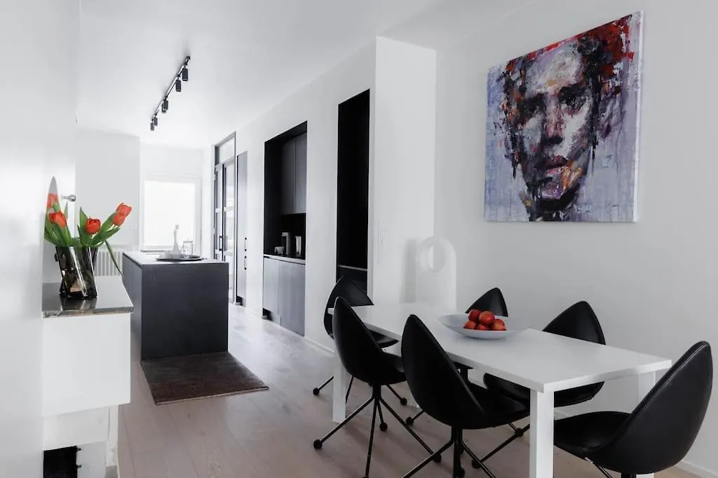 Spacious 2Br Apartment On Bulevardi 헬싱키
