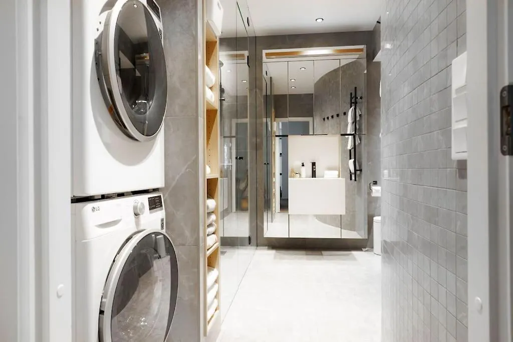 Spacious 2Br Apartment On Bulevardi 헬싱키