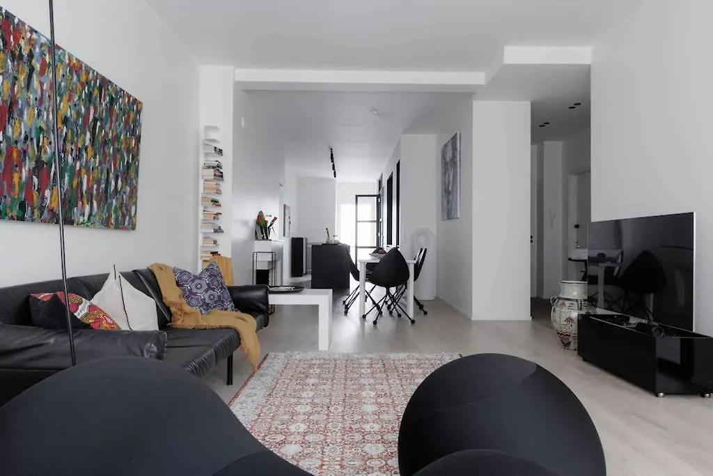 Spacious 2Br Apartment On Bulevardi 헬싱키