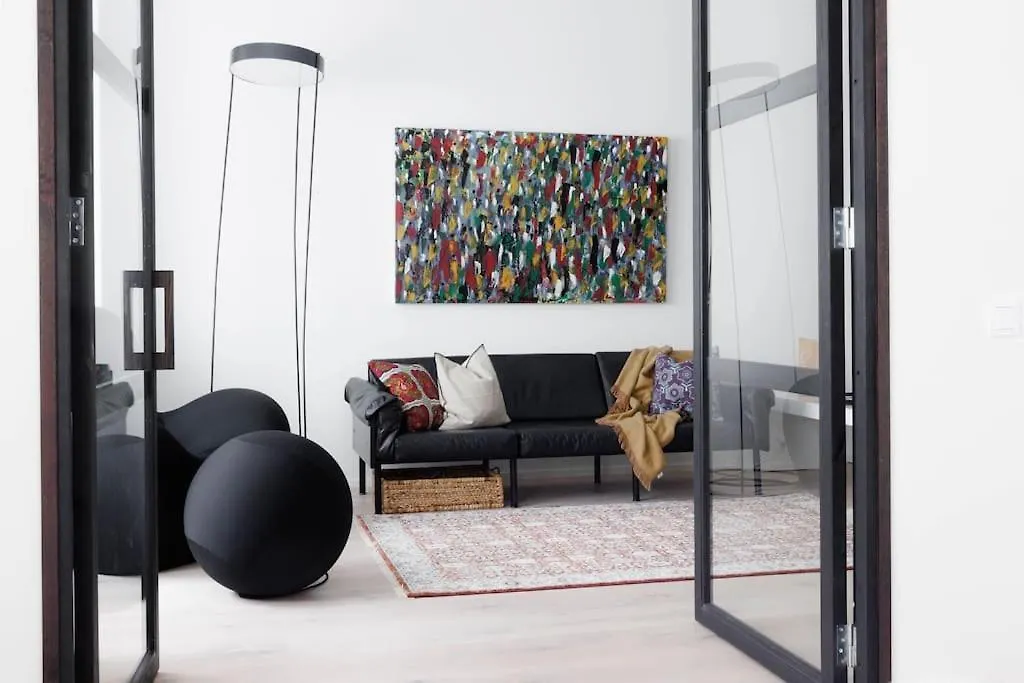 Spacious 2Br Apartment On Bulevardi 헬싱키